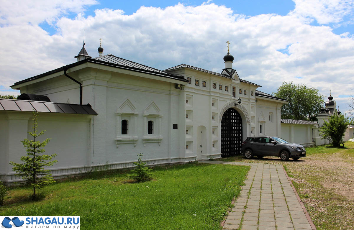Святые ворота. Спасский монастырь Верея