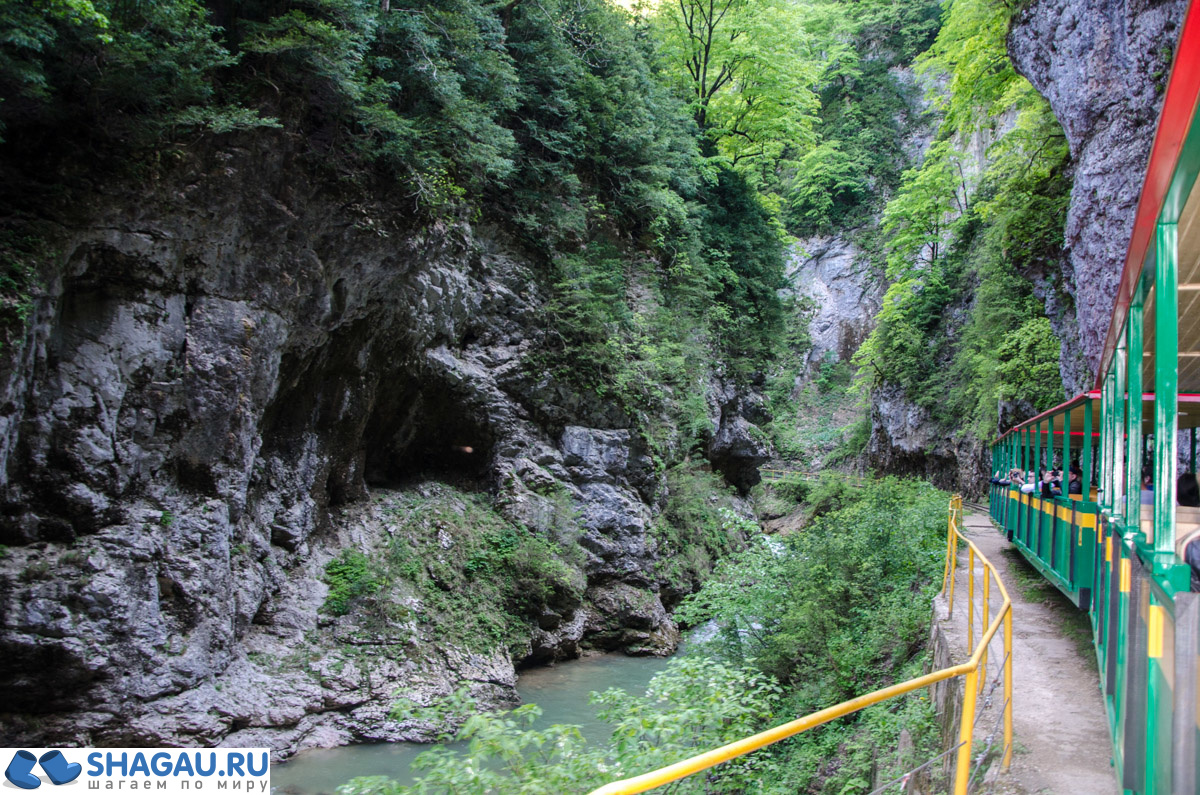 http://www.booking.com/hotel/ru/medical-spa-resort-lago-naki.ru.html?aid=359953;label=banner_234_60;sid=307a73e73c4d392fc28ccde73020a967;dcid=1;dest_id=-3022184;dest_type=city;dist=0;group_adults=2;room1=A%2CA;sb_price_type=total;spdest=ci%2F-3022184;spdist=6.8;srfid=8ac42a755a716a9447848c79c071c3836344a980X6;type=total;ucfs=1