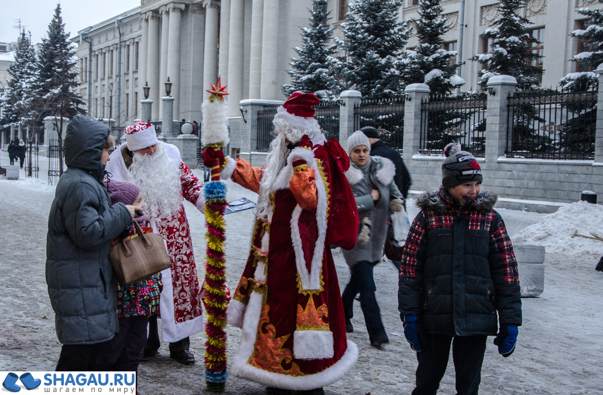 Новогодняя Бауманская улица