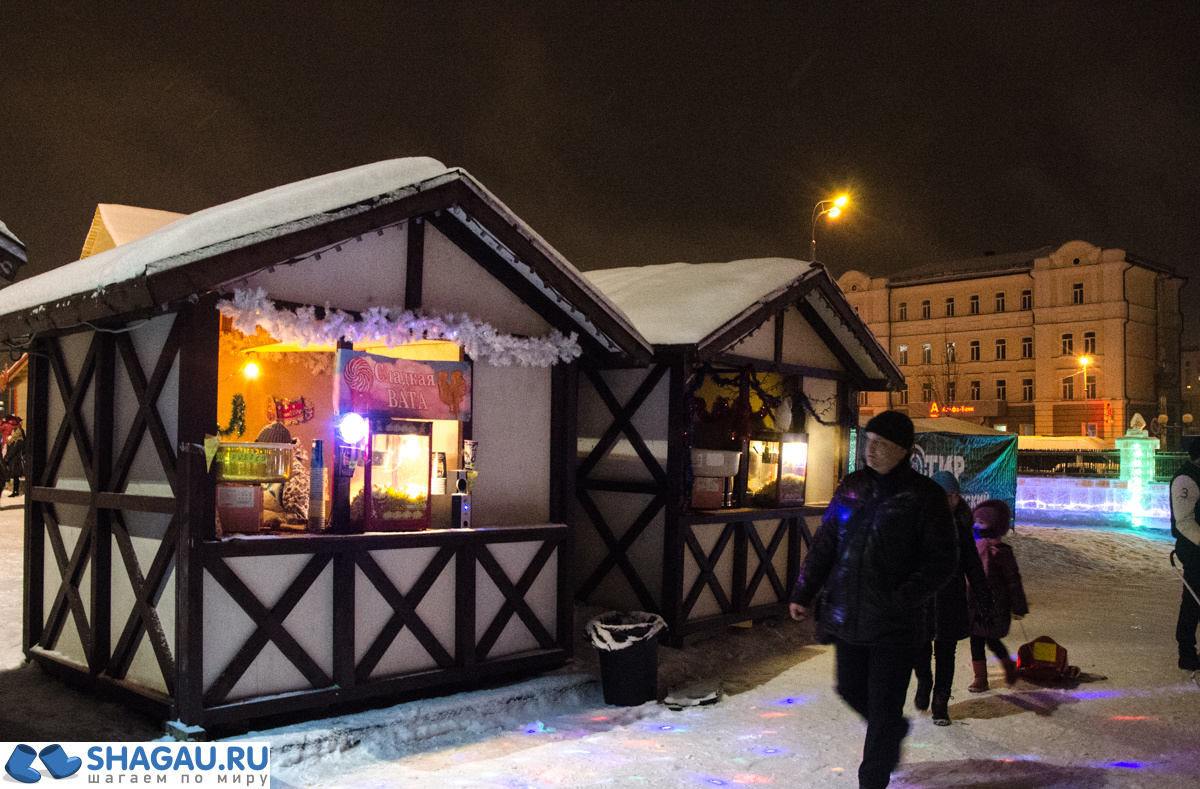 Новогодняя площадка около детского театра Казань