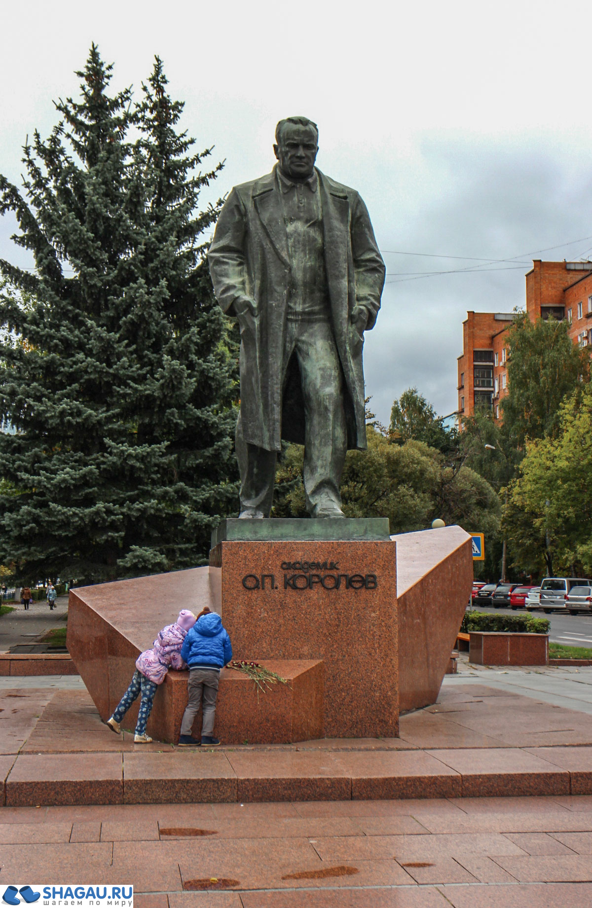 Памятник Королеву