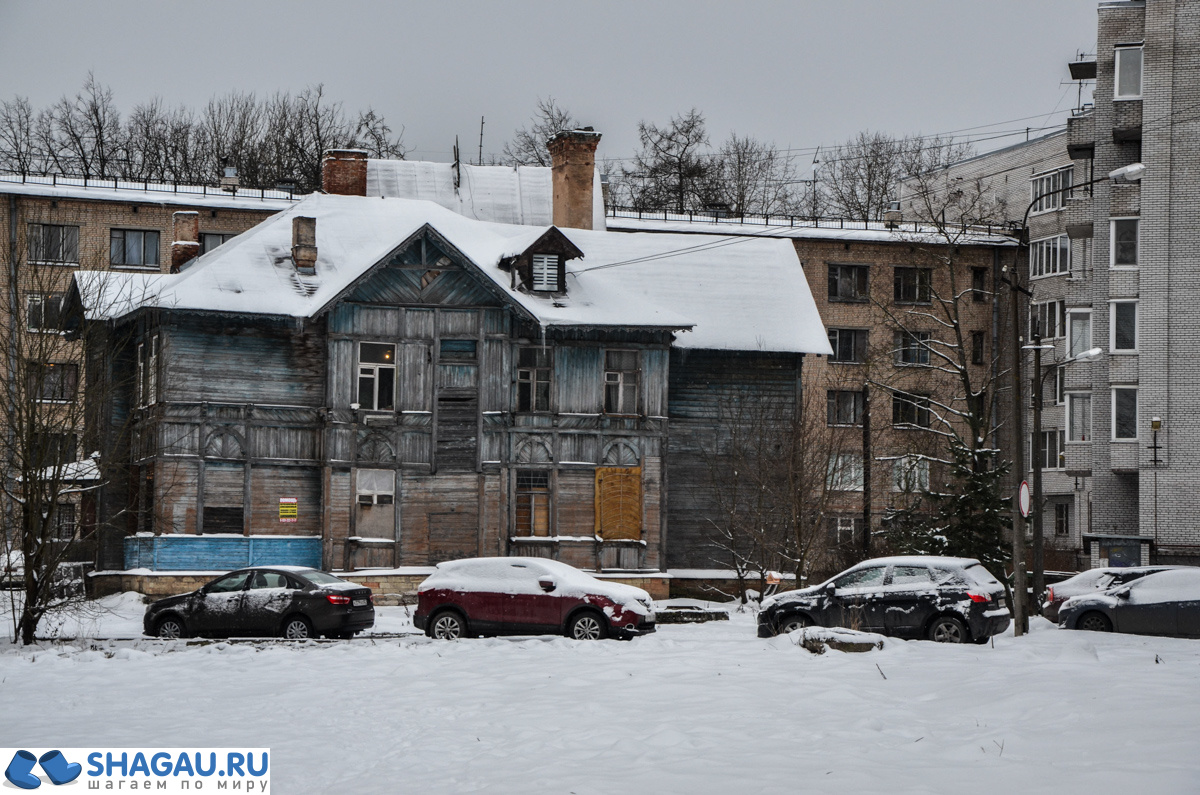 Странное сочетание в Гатчине