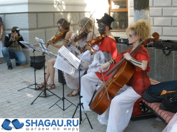 Перфоманс на ул. Пушкинская Перфоманс на ул. Пушкинская