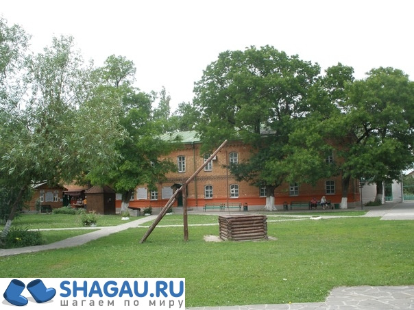 Атаманское подворье с колодцем