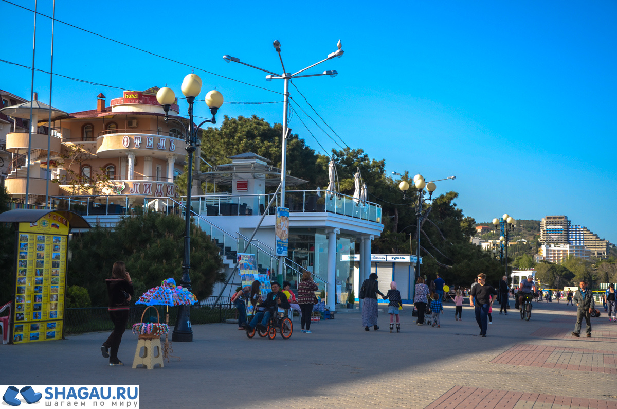 Набережная в Алуште