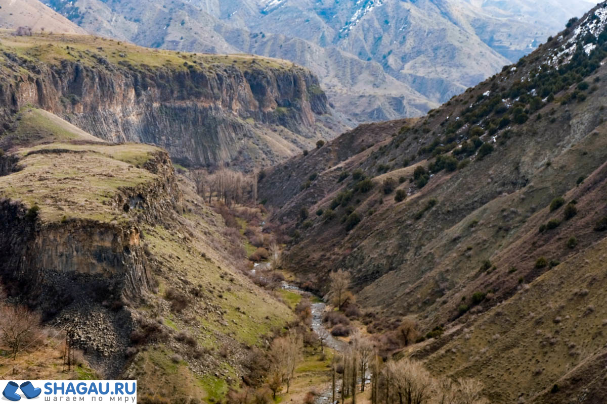 Горы около Гарни